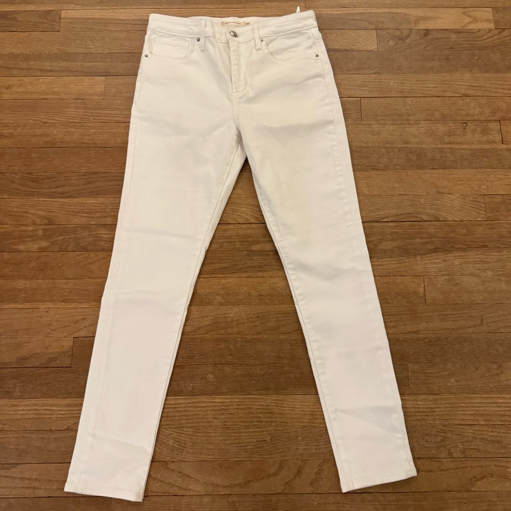 Levi's white high rise skinny chino pants size 29
 b47